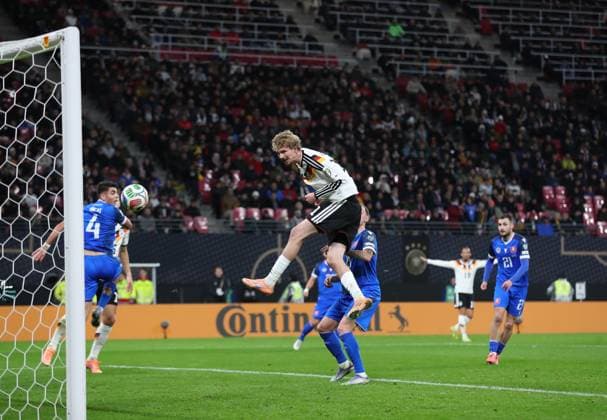 17.11.2025, xtgx, Fussball WM-Qualifikation 2026, Deutschland - Slowakei v.l. Nick Woltermade (Deutsche Fussball Nationalmannschaft DFB) Goal scored, erzielt das Tor zum. 1:0 (DFL DFB REGULATIONS PROHIBIT ANY USE OF PHOTOGRAPHS as IMAGE SEQUENCES and or QUASI-VIDEO) Leipzig