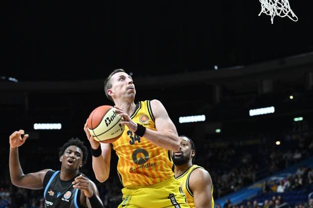 Justin Bean (ALBA Berlin, 34) GER, Alba Berlin gegen Science City Jena, Basketball, BBL Pokal, Saison 2025 2026, Viertefinale, 17.11.2025 GER, Alba Berlin gegen Science City Jena, Basketball, BBL Pokal, Saison 2025 2026, Viertefinale, 17.11.2025 Berlin Copyright: xEibner-Pressefoto RyanxSleimanx EP_RSN