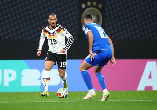 17.11.2025, xtgx, Fussball WM-Qualifikation 2026, Deutschland - Slowakei v.l. Leroy Sane (Deutsche Fussball Nationalmannschaft DFB), David Hancko (Slowakei) (DFL DFB REGULATIONS PROHIBIT ANY USE OF PHOTOGRAPHS as IMAGE SEQUENCES and or QUASI-VIDEO) Leipzig