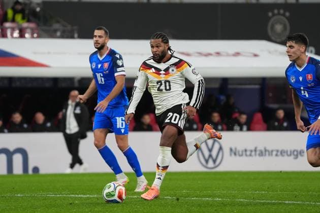 Serge Gnabry (Deutschland Germany) setzt sich durch und erzielt das Tor zum 2:0 - Leipzig 17.11.2025: Deutschland vs. Slowakei, WM-Qualifikation, 6. Spieltag