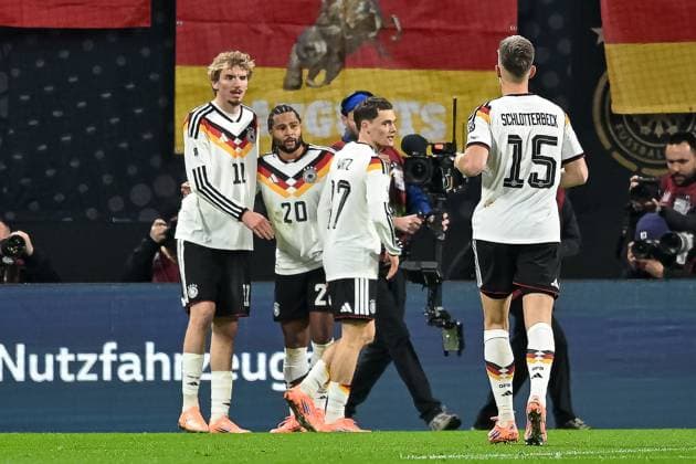 17.11.2025, Fussball: Laenderspiel, WM Qualifikation, Gruppe A, Saison 2025 2026, Deutschland - Slowakei in der Red Bull Arena in Leipzig. Die deutschen Spieler bejubeln das Tor zum 2:0 durch Serge Gnabry (Nationalmannschaft Deutschland, 20). Wichtiger Hinweis: Gemaess den Vorgaben der FIFA bzw. der UEFA ist es untersagt, in dem Stadion und oder vom Spiel angefertigte Fotoaufnahmen in Form von Sequenzbildern und oder videoaehnlichen Fotostrecken zu verwerten bzw. verwerten zu lassen. Foto: Kirchner-Media TH Copyright: xKirchner-Media THx