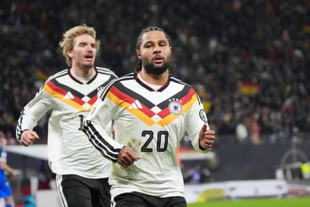 celebrate the goal, Torjubel zum 2:0 Serge Gnabry (Deutschland Germany) mit Nick Woltemade (Deutschland Germany) - Leipzig 17.11.2025: Deutschland vs. Slowakei, WM-Qualifikation, 6. Spieltag