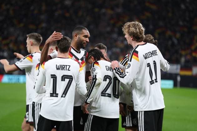 17.11.2025, xtgx, Fussball WM-Qualifikation 2026, Deutschland - Slowakei v.l. Nick Woltermade (Deutsche Fussball Nationalmannschaft DFB), Serge Gnabry (Deutsche Fussball Nationalmannschaft DFB), celebrate the goal, Der Torjubel zum 2:0 (DFL DFB REGULATIONS PROHIBIT ANY USE OF PHOTOGRAPHS as IMAGE SEQUENCES and or QUASI-VIDEO) Leipzig