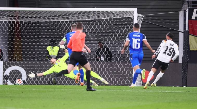 Leipzig, 17.11.2025, Red Bull Arena, Fussball, WM Qualifikation , BR Deutschland vs. Slowakei , Im Bild; Tor für Deutschland. Leroy Sane ( 19, DEU) trifftr zum 3:0. ,