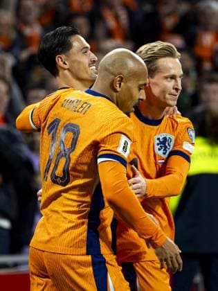 AMSTERDAM (l-r) Tijjani Reijnders of the Netherlands, Donyell Malen of the Netherlands, and Frenkie de Jong of the Netherlands celebrate the 1-0 goal during the World Cup qualifying match between the Netherlands and Lithuania at the Johan Cruijff ArenA on November 17, 2025, in Amsterdam, Netherlands. ANP KOEN VAN WEEL FIFA 2026 World Cup Qualifier 2025-2026 xVIxANPxSportx xxANPxIVx 542368681 originalFilename: 542368681.jpg