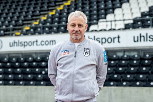 SSV Ulm 1846 Fußball; 3. Liga, Porträttermin 2025 2026 Cheftrainer Pavel Dotchev; SSV Ulm 1846 Fußball; 3. Liga, Porträttermin 2025 2026 Foto: Lucca Fundel Ulm Donaustadion Ulm Baden-Württemberg Deutschland