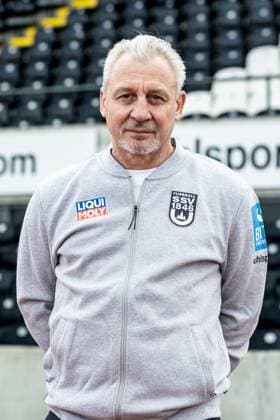SSV Ulm 1846 Fußball; 3. Liga, Porträttermin 2025 2026 Cheftrainer Pavel Dotchev; SSV Ulm 1846 Fußball; 3. Liga, Porträttermin 2025 2026 Foto: Lucca Fundel Ulm Donaustadion Ulm Baden-Württemberg Deutschland