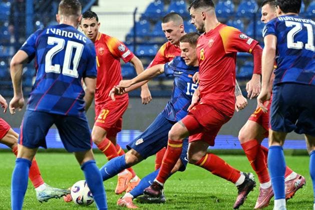 Podgorica, Montenegro, 171125. City Stadium. Football match of the 10th round of Group L of the European qualifiers for the FIFA World Cup, WM, Weltmeisterschaft, Fussball 2026, Montenegro - Croatia. In the photo: Andrija Bulatovic, Mario Pasalic. Photo: Tom Dubravec CROPIX Split CROATIA Copyright: xxTomxDubravecx crna_gora_hrvatska41-171125