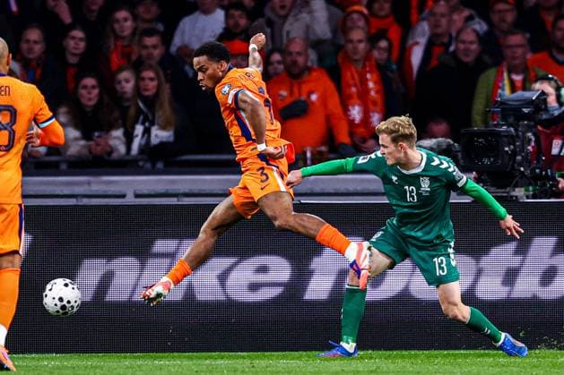 2025-11-17 Netherlands v Lithuania - UEFA World Cup Qualification match AMSTERDAM, NETHERLANDS - NOVEMBER 17: Jurrien Timber of Netherlands tries to score as Justas Lasickas of Lithuania tries to stop him during the UEFA World Cup Qualification match match between Netherlands and Lithuania at Johan Cruijff ArenA on November 17, 2025 in Amsterdam, Netherlands. Amsterdam Johan Cruijff ArenA Netherlands Content not available for redistribution in The Netherlands directly or indirectly through any third parties. Copyright: xPieterxvanxderxWoudex