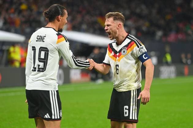 Torjubel Leroy SANE (GER) mit Joshua KIMMICH (GER), Jubel,Freude,Begeisterung,Aktion. Fussball Laenderspiel, WM Qualifikation Gruppe A Spieltag 06, Deutschland (GER) - Slowakei (SVK) am 17.11.2025, RED BULL ARENA