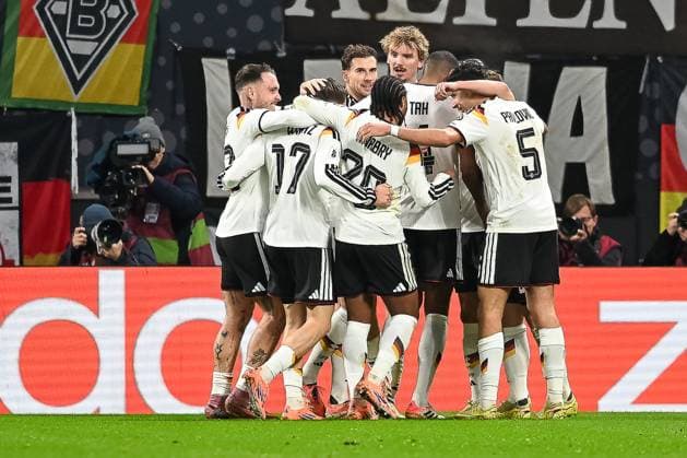 17.11.2025, Fussball: Laenderspiel, WM Qualifikation, Gruppe A, Saison 2025 2026, Deutschland - Slowakei in der Red Bull Arena in Leipzig. Die deutschen Spieler bejubeln das Tor zum 3:0 durch Leroy Sane (Nationalmannschaft Deutschland, 19). Wichtiger Hinweis: Gemaess den Vorgaben der FIFA bzw. der UEFA ist es untersagt, in dem Stadion und oder vom Spiel angefertigte Fotoaufnahmen in Form von Sequenzbildern und oder videoaehnlichen Fotostrecken zu verwerten bzw. verwerten zu lassen. Foto: Kirchner-Media TH Copyright: xKirchner-Media THx