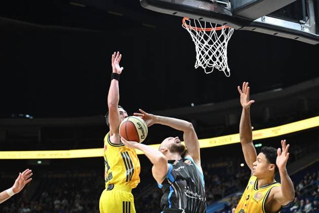 Robin Christen (Science City Jena, 8) GER, Alba Berlin gegen Science City Jena, Basketball, BBL Pokal, Saison 2025 2026, Viertefinale, 17.11.2025 GER, Alba Berlin gegen Science City Jena, Basketball, BBL Pokal, Saison 2025 2026, Viertefinale, 17.11.2025 Berlin Copyright: xEibner-Pressefoto RyanxSleimanx EP_RSN