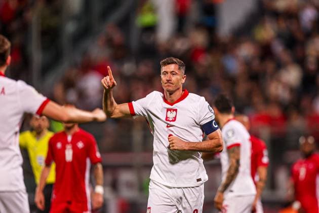 17.11.2025 TA QUALI, MALTA Ta Qali National Stadium PILKA NOZNA (FOOTBALL) ELIMINACJE MISTRZOSTW SWIATA FIFA 2026 ( FIFA World Cup, WM, Weltmeisterschaft, Fussball 26â ¢ UEFA Qualifiers ) MECZ MALTA - POLSKA ( GAME POLAND - MALTA ) NZ TOMASZ KEDZIORA, ROBERT LEWANDOWSKI POLSKA RADOSC, BRAMKA, GOL, FOTO LUKASZ GROCHALA CYFRASPORT NEWSPIX.PL --- newspix.pl 
