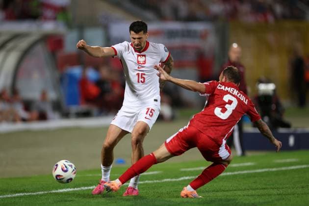 TA QALI 17.11.2025 MECZ 8. KOLEJKA GRUPA G ELIMINACJE DO MISTRZOSTW SWIATA 2026: MALTA - POLSKA --- FIFA World Cup, WM, Weltmeisterschaft, Fussball 2026 QUALIFYING ROUND GROUP G MATCH: MALTA - POLAND PAWEL WSZOLEK RYAN CAMENZULI FOT. PIOTR KUCZA FOTOPYK NEWSPIX.PL --- newspix.pl 