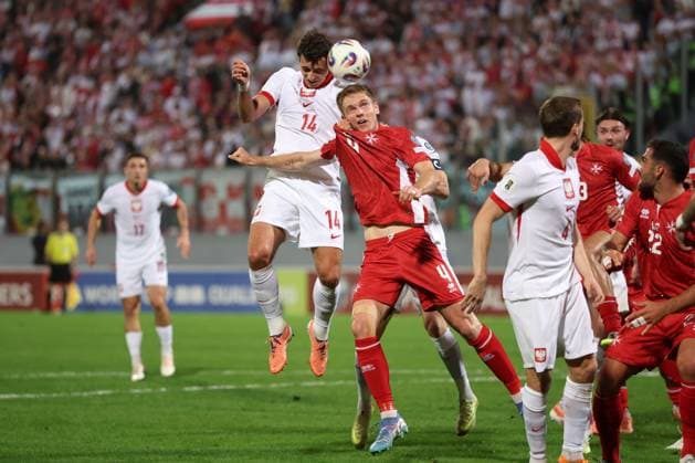 TA QALI 17.11.2025 MECZ 8. KOLEJKA GRUPA G ELIMINACJE DO MISTRZOSTW SWIATA 2026: MALTA - POLSKA --- FIFA World Cup, WM, Weltmeisterschaft, Fussball 2026 QUALIFYING ROUND GROUP G MATCH: MALTA - POLAND JAKUB KIWIOR GABRIEL MENTZ FOT. PIOTR KUCZA FOTOPYK NEWSPIX.PL --- newspix.pl 