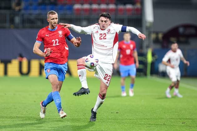 17.11.2025, Olomouc Pilka nozna Eliminacje Mistrzostw Swiata 2026 mecz 8 : Czechy - Gibraltar - Football 2026 FIFA World Cup, WM, Weltmeisterschaft, Fussball qualifiers round Match 8 : Czech Republic - Gibraltar Nz. Tomas Soucek Graeme Torrilla Fot. Michal Chwieduk Arena Akcji NEWSPIX.PL --- newspix.pl 