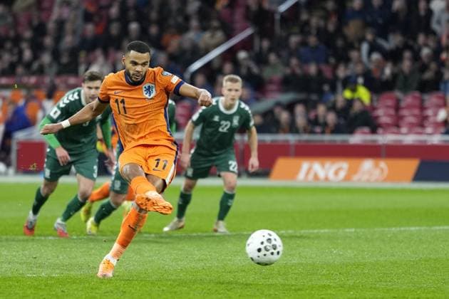 AMSTERDAM, 17-11-2025, Johan Cruijff ArenA , season 2025 2026 , FIFA World Cup, WM, Weltmeisterschaft, Fussball Qualifier football , match between The Netherlands and Lithuania. Pictures shows goal scored by Netherlands player Cody Gakpo penalty kick Netherlands - Lithuania  x32076733x Copyright: