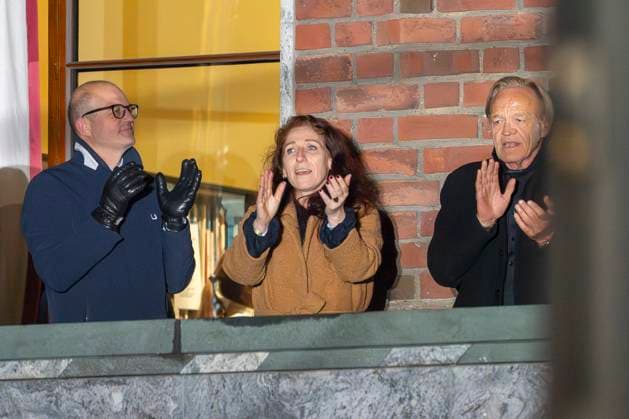 Folk festival after World Cup qualification Oslo 20251117 Football President Lise Klavenes, Karl Petter Loken and Security Manager Geir pa pales as the Norwegian men s national football team greets the people from the balcony of the City Hall in Oslo after the victory in the World Cup qualifying match in football between Norway and Italy at San Siro Photo Heiko Junge NTB Oslo Norway EDITORIAL USE ONLY RESTRICTED USE FOR BETTING COMPANIES  Copyright: xHeikoxJungex xNTBx