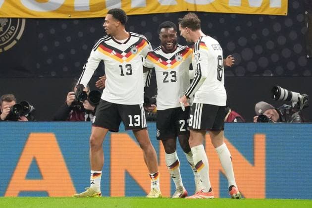 celebrate the goal, Torjubel zum 5:0 Ridle Baku (Deutschland Germany) mit Felix Nmecha (Deutschland Germany), Leon Goretzka (Deutschland Germany) - Leipzig 17.11.2025: Deutschland vs. Slowakei, WM-Qualifikation, 6. Spieltag
