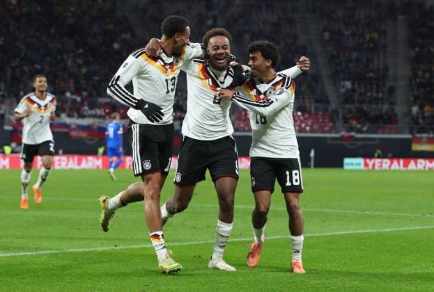 17.11.2025, xtgx, Fussball WM-Qualifikation 2026, Deutschland - Slowakei v.l. Felix Nmecha (Deutsche Fussball Nationalmanschaft DFB), Forzan Assan Quedraogo (Deutsche Fussball Nationalmannschaft DFB), Nathaniel Brown (Deutsche Fussball Nationalmannschaft DFB) celebrate the goal, Der Torjubel zum 6:0 (DFL DFB REGULATIONS PROHIBIT ANY USE OF PHOTOGRAPHS as IMAGE SEQUENCES and or QUASI-VIDEO) Leipzig