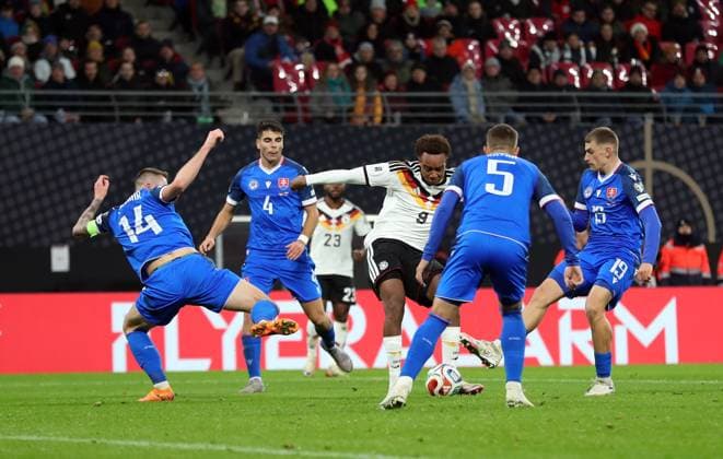 17.11.2025, xtgx, Fussball WM-Qualifikation 2026, Deutschland - Slowakei v.l. Milan Skriniar (Slowakei), Adam Obert (Slowakei), Forzan Assan Quedraogo (Deutsche Fussball Nationalmannschaft DFB), Lubomir Satka (Slowakei), Tomas Rigo (Slowakei) Goal scored, erzielt das Tor zum. 6:0 (DFL DFB REGULATIONS PROHIBIT ANY USE OF PHOTOGRAPHS as IMAGE SEQUENCES and or QUASI-VIDEO) Leipzig