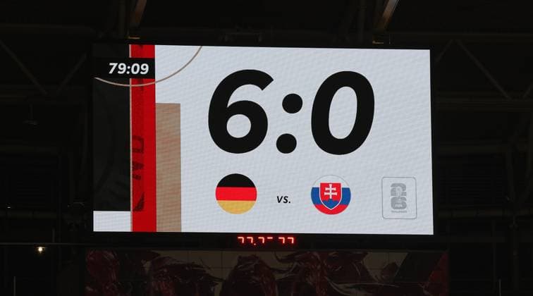 Leipzig , Fußball Länderspiel WM Qualifikation ( Europa ) , Deutschland vs. Slowakei , Ergebnis Anzeigetafel