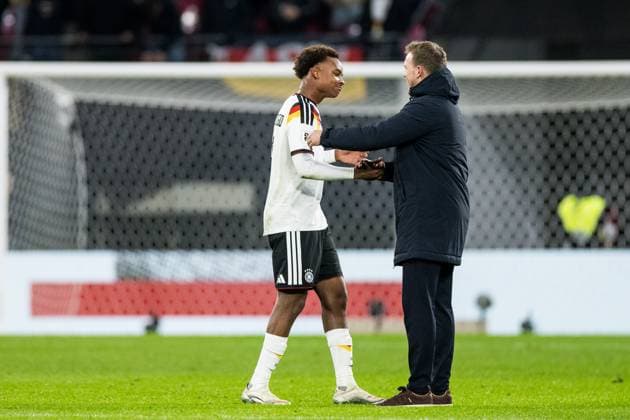 FIFA World Cup, WM, Weltmeisterschaft, Fussball UEFA Qualifiers: Deutschland - Slowakei; 17.11.2025 Forzan Assan Ouedraogo (Deutschland, 9) und Julian Nagelsmann (Bundestrainer Deutschland) umarmen sich nach dem Sieg FIFA World Cup UEFA Qualifiers: Deutschland - Slowakei; Leipzig, Red Bull Arena, 17.11.2025 Copyright: xBEAUTIFULxSPORTS Wunderlx