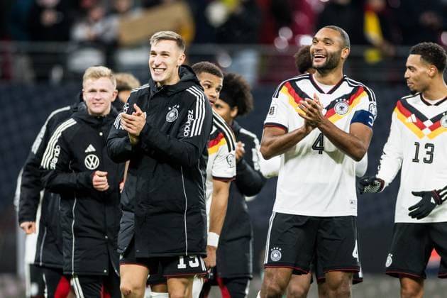 FIFA World Cup, WM, Weltmeisterschaft, Fussball UEFA Qualifiers: Deutschland - Slowakei; 17.11.2025 Nico Schlotterbeck (Deutschland, 15), Jonathan Tah (Deutschland, 4) lachend nach dem Sieg FIFA World Cup UEFA Qualifiers: Deutschland - Slowakei; Leipzig, Red Bull Arena, 17.11.2025 Copyright: xBEAUTIFULxSPORTS Wunderlx