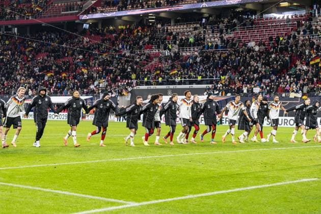 GER, UEFA-Qualifikation für die FIFA Fussball-Weltmeisterschaft 2026, Deutschland - Slowakei. 17.11.2025, Red Bull Arena - Zentralstation, Leipzig, GER, UEFA-Qualifikation für die FIFA Fussball-Weltmeisterschaft 2026, Deutschland - Slowakei. Team Deutschland bedankt sich bei den Fans Â