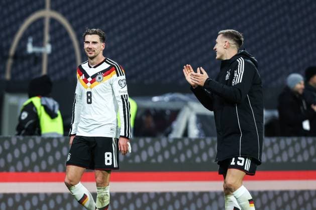 Fussball, UEFA European Qualifiers WM Qualifikation Europa Gruppe A - 10. Spieltag Deutschland - Slowakei 17.11.2025, Red Bull Arena Leon Goretzka (Deutschland, 8) Nico Schlotterbeck (Deutschland, 15) Leipzig Red Bull Arena Sachsen Deutschland