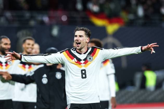 Fussball, UEFA European Qualifiers WM Qualifikation Europa Gruppe A - 10. Spieltag Deutschland - Slowakei 17.11.2025, Red Bull Arena Leon Goretzka (Deutschland, 8) freut sich nach dem Spiel über den Sieg Leipzig Red Bull Arena Sachsen Deutschland
