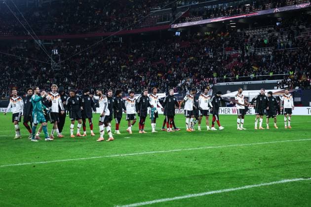 Fussball, UEFA European Qualifiers WM Qualifikation Europa Gruppe A - 10. Spieltag Deutschland - Slowakei 17.11.2025, Red Bull Arena Die Spieler von Deutschland freuen sich nach dem Spiel über den Sieg und das Ticket für die Weltmeisterschaft Leipzig Red Bull Arena Sachsen Deutschland