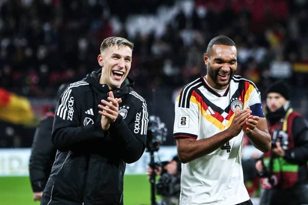 Fussball, UEFA European Qualifiers WM Qualifikation Europa Gruppe A - 10. Spieltag Deutschland - Slowakei 17.11.2025, Red Bull Arena Nico Schlotterbeck (Deutschland, 15) Jonathan Tah (Deutschland, 4) Leipzig Red Bull Arena Sachsen Deutschland