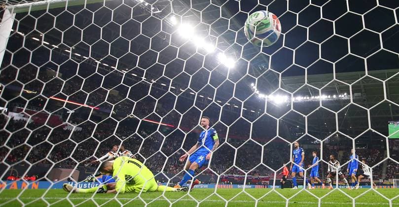 Leipzig, 17.11.2025, Red Bull Arena, Fussball, WM Qualifikation , BR Deutschland vs. Slowakei , Im Bild; Tor für Deutschland. Ridle Baku ( 23, DEU) trifft zum 5:0. ,