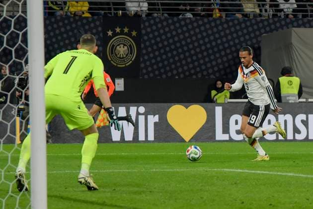 Strafraumszene Torchance von Leroy Sane (Deutschland 19) 17.11.2025 Fussball WM Qualifikation Deutschland vs Slowakei, Red Bull Arena, Leipzig,