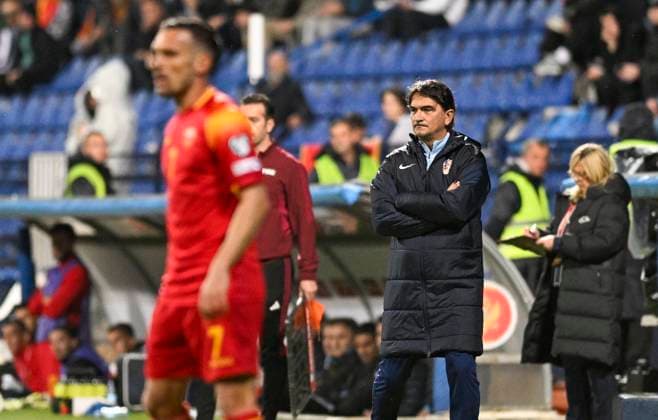 Montenegro v Croatia - FIFA World Cup, WM, Weltmeisterschaft, Fussball 2026 Qualifier PODGORICA, MONTENEGRO - NOVEMBER 17: Head coach of Croatia Zlatko Dalic looks on during the FIFA World Cup 2026 qualifier match between Montenegro and Croatia at Podgorica City Stadium on November 17, 2025 in Podgorica, Montenegro.  StefanxIvanovic PIXSELL
