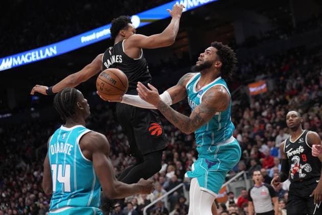 November 17, 2025, Toronto, On, CANADA: Charlotte Hornets forward Miles Bridges (0) drives around Toronto Raptors forward guard Scottie Barnes (4) as Hornets forward Moussa Diabato (14) looks on during first half NBA, Basketball Herren, USA basketball action in Toronto on Monday, November 17, 2025. Canada News - November 17, 2025  - ZUMAc35_ 20251117_zaf_c35_172 Copyright: xNathanxDenettex