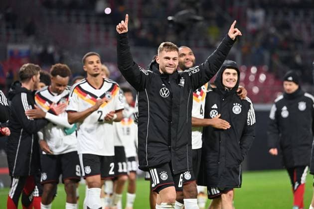 Schlussjubel Joshua KIMMICH (GER) nach Spoielende, Jubel,Freude,Begeisterung,Aktion. Teamfoto,Team,Mannschaft,Mannschaftsfoto. Fussball Laenderspiel, WM Qualifikation Gruppe A Spieltag 06, Deutschland (GER) - Slowakei (SVK) 6-0 am 17.11.2025, RED BULL ARENA