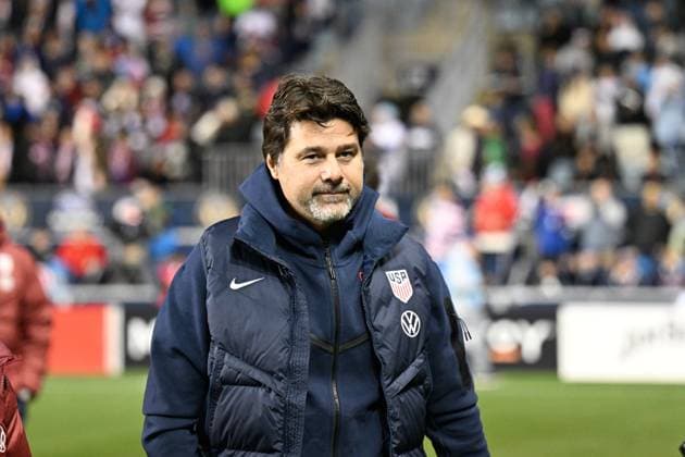 CHESTER, PA - NOVEMBER 15: United States head coach Mauricio Pochettino looks on during the International Friendly, Länderspiel, Nationalmannschaft match between Paraguay Men™s national team, Nationalteam and the United States of America Men™s national team on November 15th, 2025 at Subaru Park in Chester, PA. (Photo by Terence Lewis Icon Sportswire) SOCCER: NOV 15 USA vs Paraguay EDITORIAL USE ONLY Icon251115036