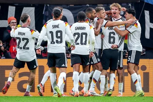 17.11.2025, Fußball, Länderspiel, WM-Qualifikation Europa, Deutschland - Slowakei, Red Bull Arena (Leipzig), 10. Spieltag, Saison 2025 2026: Torjubel nach dem Tor zum 1:0 durch Torschütze Nick Woltemade (GER 11) zusammen mit David Raum (GER 22) Leon Goretzka (GER 08) Leroy Sane (GER 19) Serge Gnabry (GER 20) Nico Schlotterbeck (GER 15) Jonathan Tah (GER 04) Joshua Kimmich (GER 06) Aleksandar Pavlovic (GER 05) Regulations prohibit any use of photographs as image sequences and or quasi-video. Sachsen Deutschland