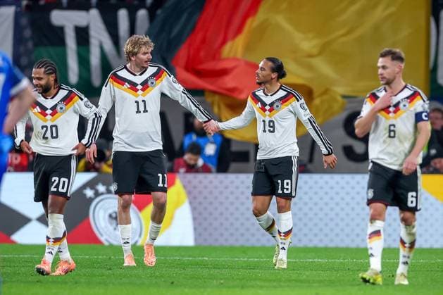 17.11.2025, Fußball, Länderspiel, WM-Qualifikation Europa, Deutschland - Slowakei, Red Bull Arena (Leipzig), 10. Spieltag, Saison 2025 2026: Torjubel nach dem Tor zum 3:0 durch Torschütze Leroy Sane (GER 19) zusammen mit Nick Woltemade (GER 11) Regulations prohibit any use of photographs as image sequences and or quasi-video. Sachsen Deutschland