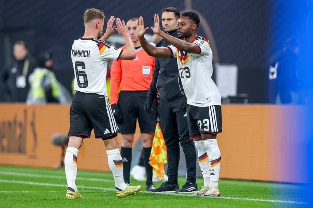 17.11.2025, Fußball, Länderspiel, WM-Qualifikation Europa, Deutschland - Slowakei, Red Bull Arena (Leipzig), 10. Spieltag, Saison 2025 2026: Joshua Kimmich (GER 06) wird Ausgewechselt durch Ridle Baku (GER 23) Regulations prohibit any use of photographs as image sequences and or quasi-video. Sachsen Deutschland