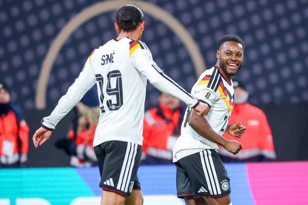 17.11.2025, Fußball, Länderspiel, WM-Qualifikation Europa, Deutschland - Slowakei, Red Bull Arena (Leipzig), 10. Spieltag, Saison 2025 2026: Torjubel nach dem Tor zum 5:0 durch Torschütze Ridle Baku (GER 23) neben Leroy Sane (GER 19) Regulations prohibit any use of photographs as image sequences and or quasi-video. Sachsen Deutschland