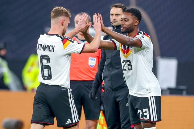 17.11.2025, Fußball, Länderspiel, WM-Qualifikation Europa, Deutschland - Slowakei, Red Bull Arena (Leipzig), 10. Spieltag, Saison 2025 2026: Joshua Kimmich (GER 06) wird Ausgewechselt durch Ridle Baku (GER 23) Regulations prohibit any use of photographs as image sequences and or quasi-video. Sachsen Deutschland