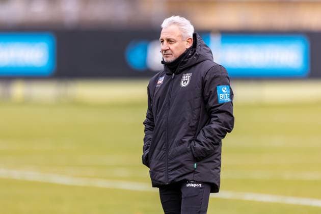 Bundesliga, 3. Liga, öffentliches Training, Erste Einheit von Trainer Pavel Dotchev beim SSV Ulm 1846 Fußball 17.11.2025, Fussball, Saison 2025 2026, 3. Liga, Trainingsplatz am Donaustadion, Öffentliches Training SSV Ulm 1846 Fußball, Freisteller Einzelbild Trainer Pavel Dotchev (SSV Ulm 1846 Fußball) Foto: Lucca Fundel Ulm Trainingsplatz am Donaustadion Baden-Württemberg Deutschland