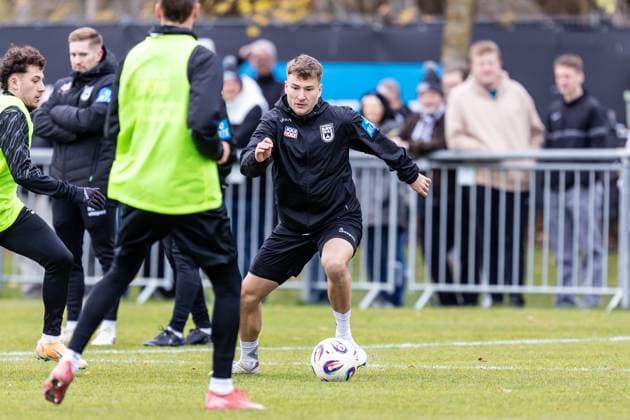 Bundesliga, 3. Liga, öffentliches Training, Erste Einheit von Trainer Pavel Dotchev beim SSV Ulm 1846 Fußball 17.11.2025, Fussball, Saison 2025 2026, 3. Liga, Trainingsplatz am Donaustadion, Öffentliches Training SSV Ulm 1846 Fußball, 2 Luis Görlich (SSV Ulm 1846 Fußball) Foto: Lucca Fundel Ulm Trainingsplatz am Donaustadion Baden-Württemberg Deutschland
