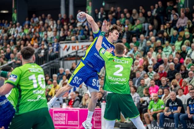 Handball Bundesliga; HSG Wetzlar - VfL Gummersbach, 17.11.25 Miro Schluroff (VfL Gummersbach, 15), Nikola Grahovac (HSG Wetzlar, 2), Josip Simic (HSG Wetzlar, 10) Handball Bundesliga; HSG Wetzlar - VfL Gummersbach: Wetzlar, 17.11.25 Copyright: xBEAUTIFULxSPORTS Roeczeyx