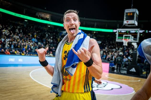 Basketball Berlin 17.11.2025 Saison 2025 2026 BBL-Pokal Viertelfinale Männer, Herren Alba Berlin - Science City Jena Justin Bean (Alba Berlin, No.34) Jubel