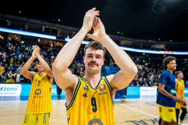 Basketball Berlin 17.11.2025 Saison 2025 2026 BBL-Pokal Viertelfinale Männer, Herren Alba Berlin - Science City Jena Jonas Mattisseck (Alba Berlin, No.09) Jubel