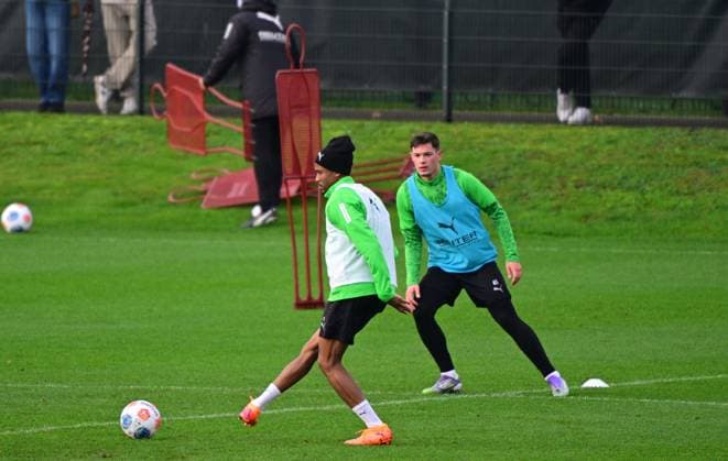 18.11.2025; Moenchengladbach; Fussball, Herren, Saison 2025 2026, Training Borussia Moenchengladbach Wieder am Ball Nathan Ngoumou (Gladbach) DFL regulations prohibit any use of photographs as image sequences and or quasi-video. Borussia-Park NRW Deutschland